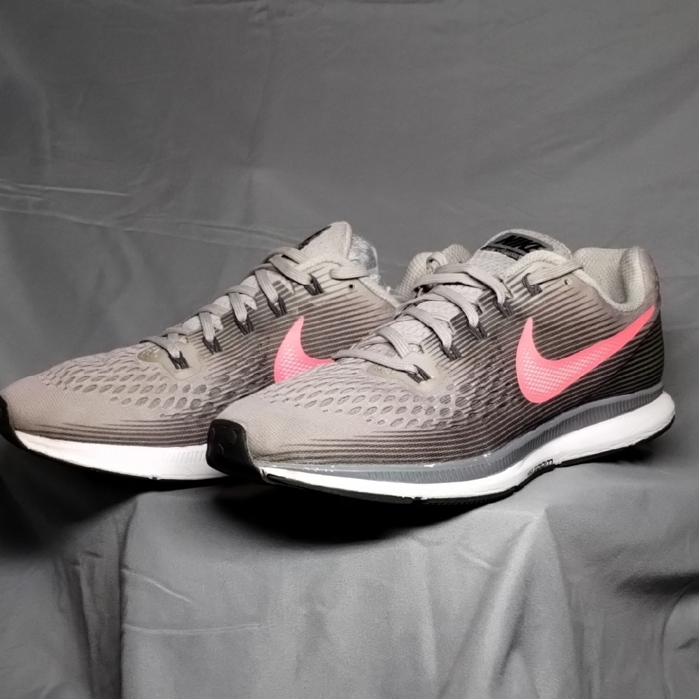 Nike Women's Running Shoes in Gray and Pink
